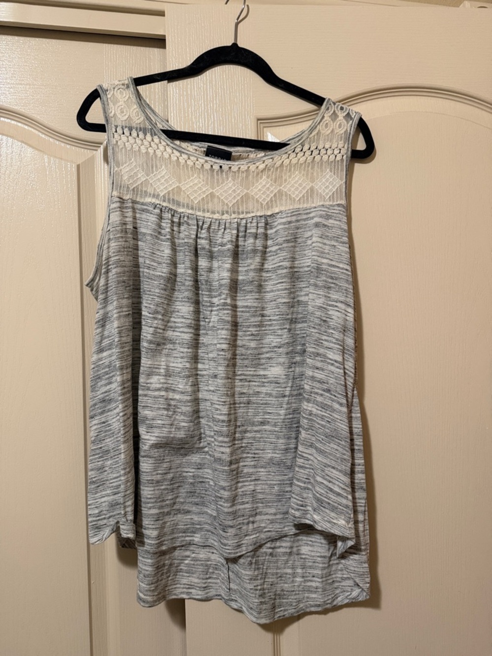 torrid Heathered Gray Tank with Cream Lace Yoke size 1